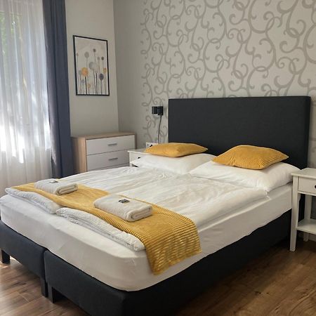 Illa Apartments Eger Esterno foto