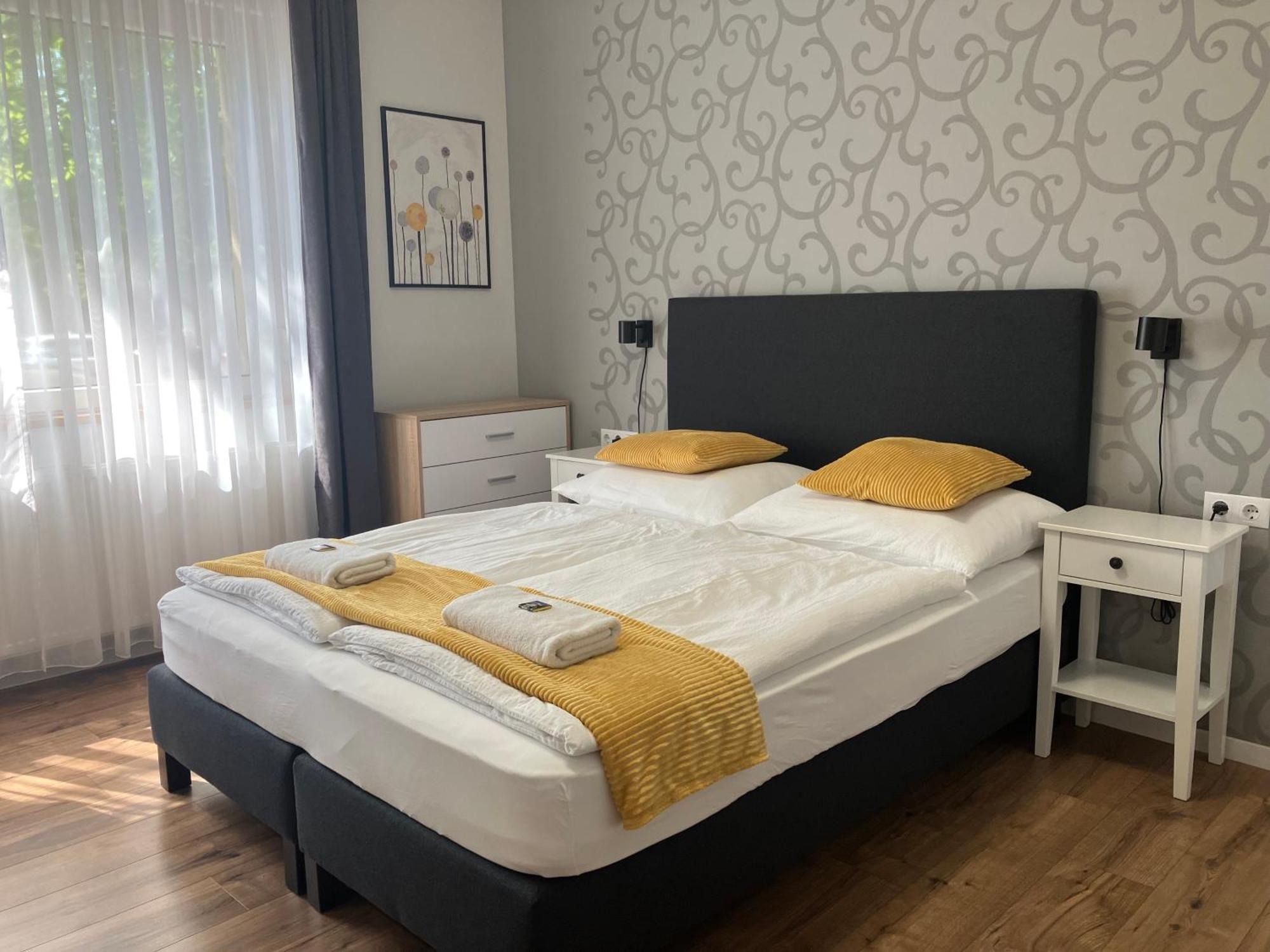 Illa Apartments Eger Esterno foto