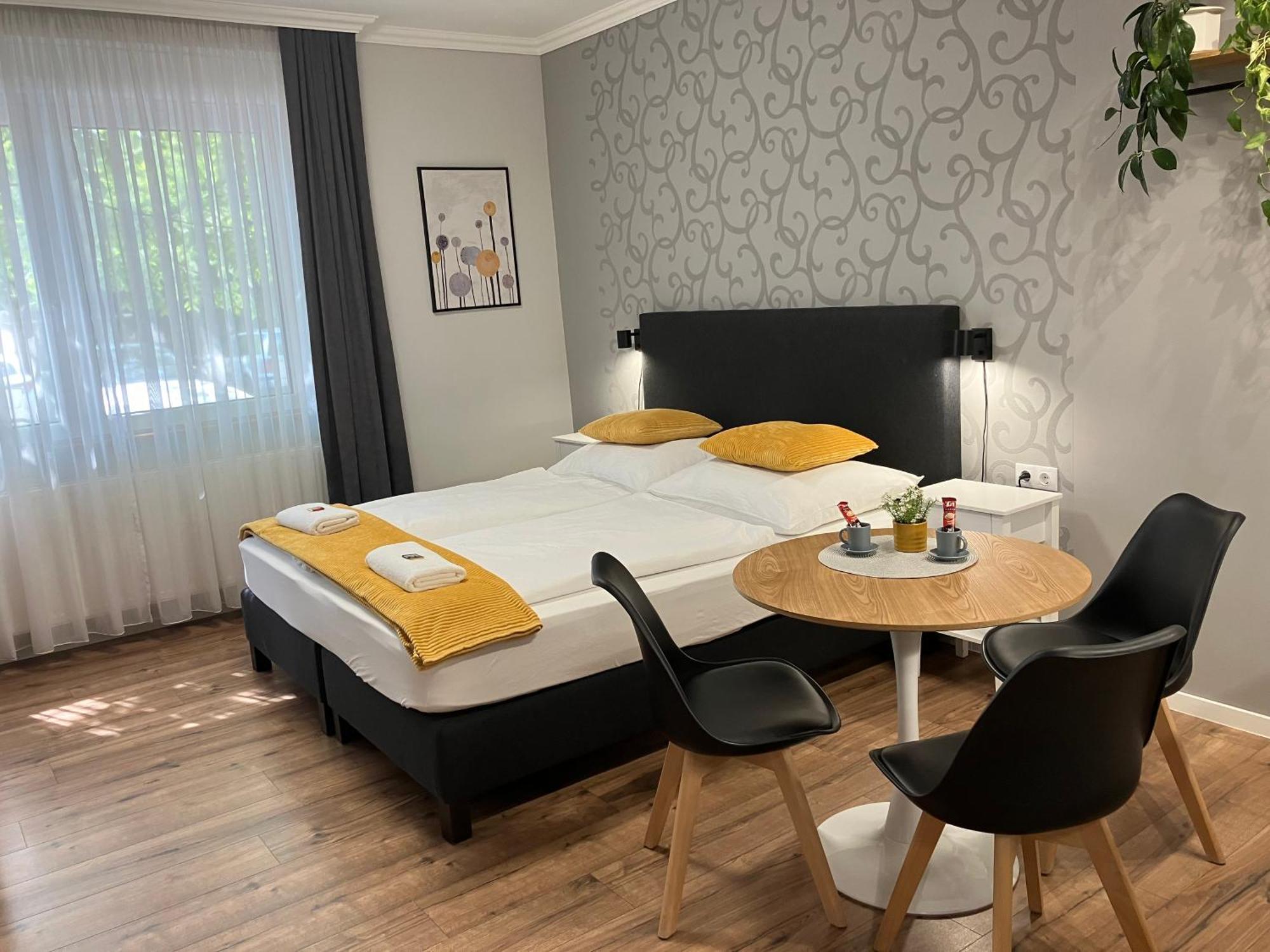 Illa Apartments Eger Esterno foto