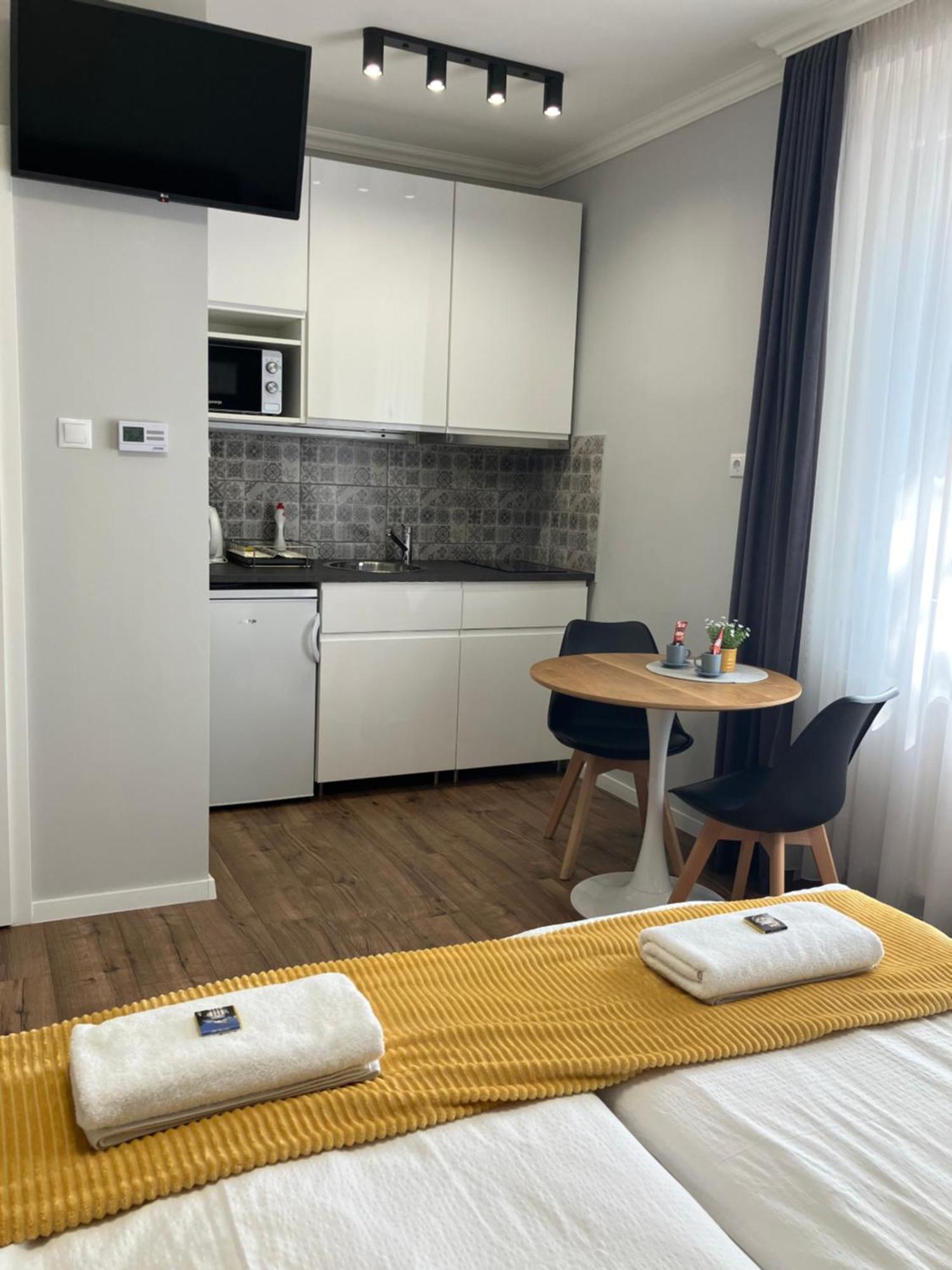 Illa Apartments Eger Esterno foto