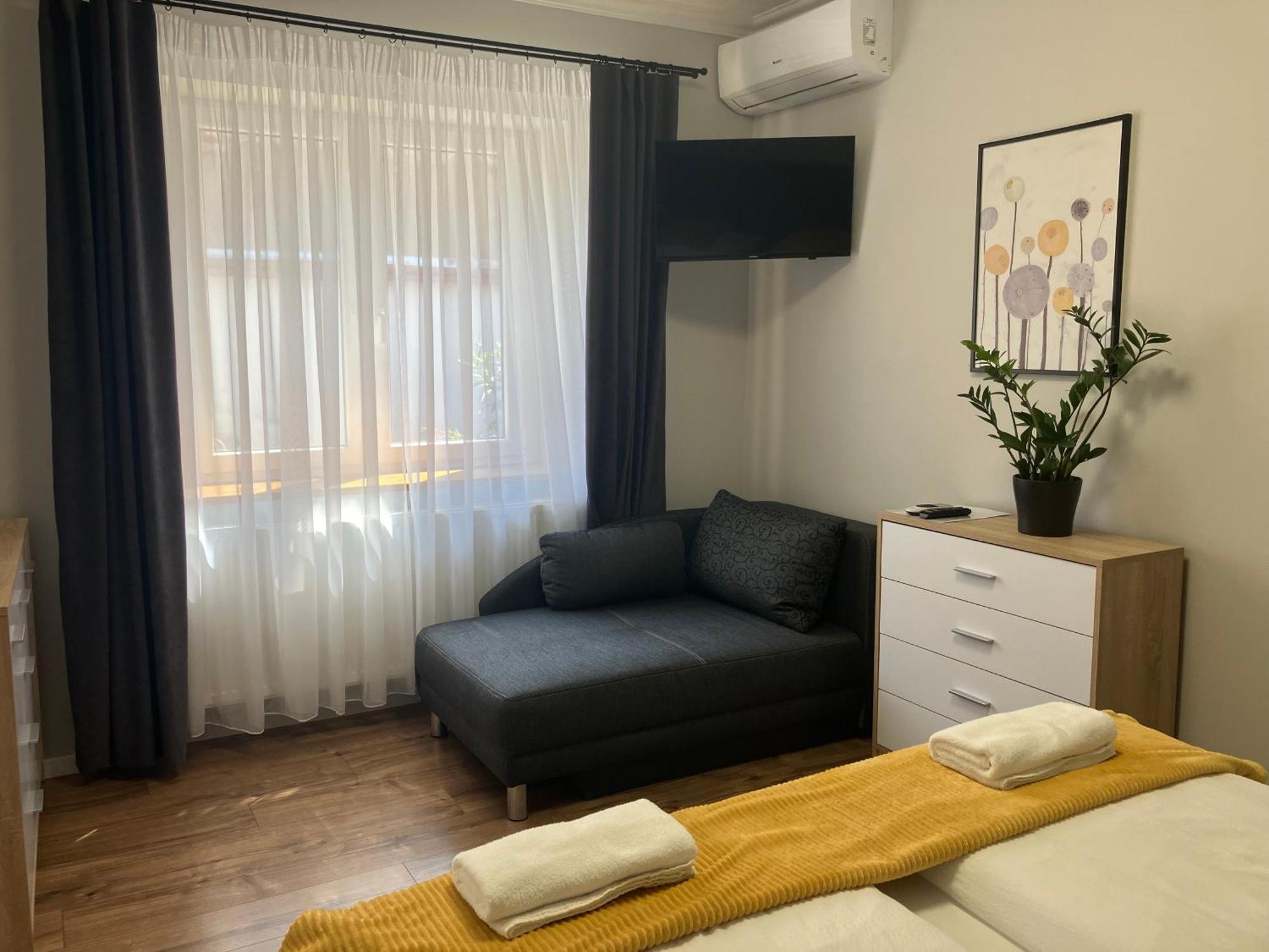 Illa Apartments Eger Esterno foto