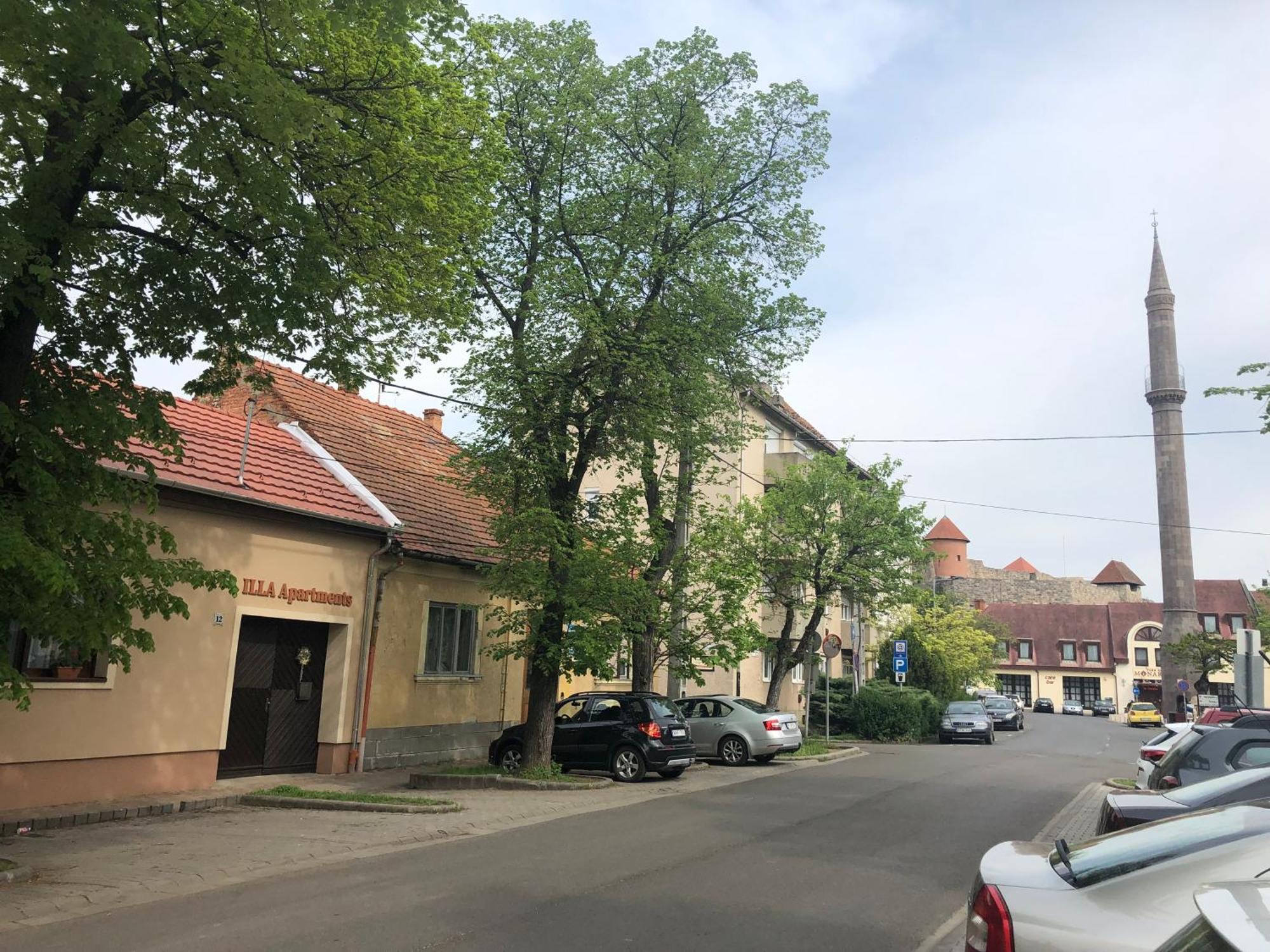 Illa Apartments Eger Esterno foto