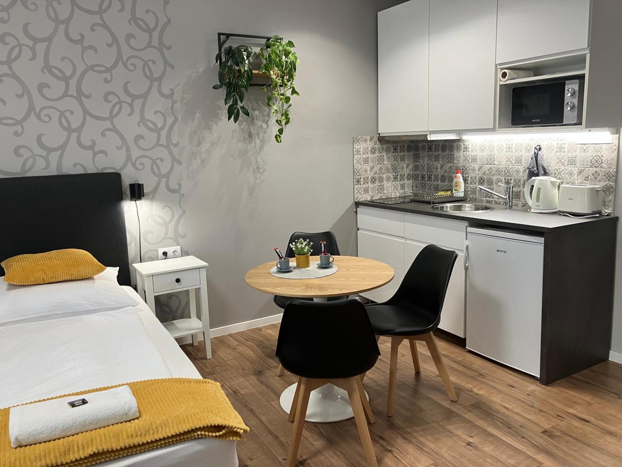 Illa Apartments Eger Esterno foto